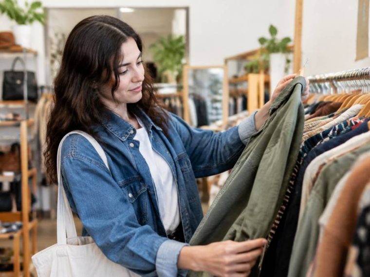 Slow conso : les vêtements de seconde main pour une mode plus responsable