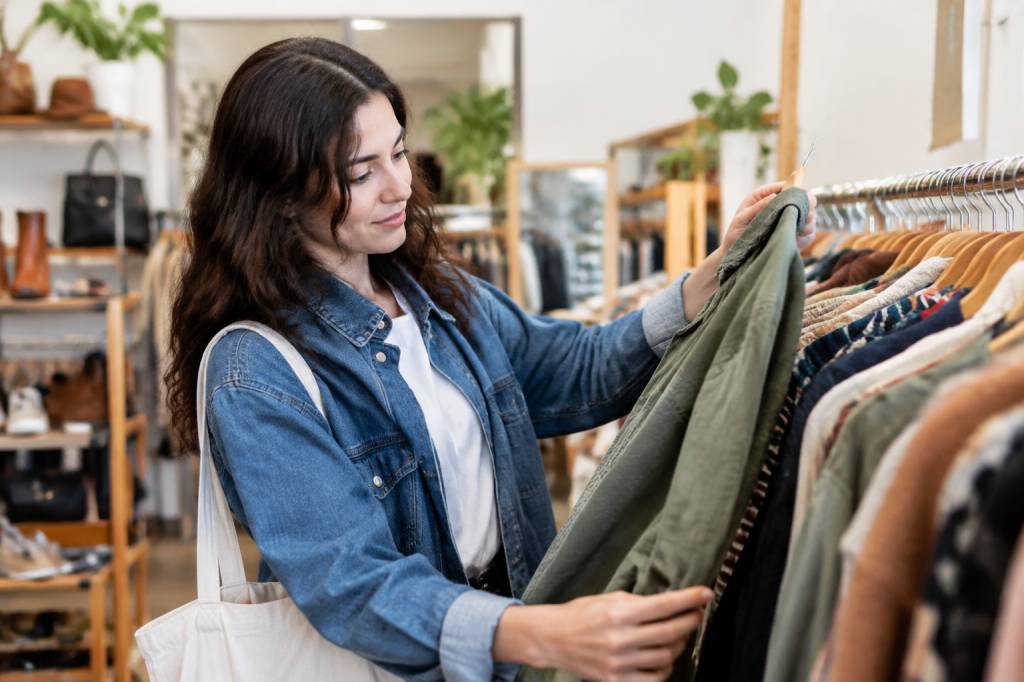 Slow conso : les vêtements de seconde main pour une mode plus responsable